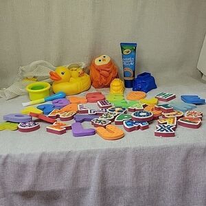 Bath toy assortment with mesh bag